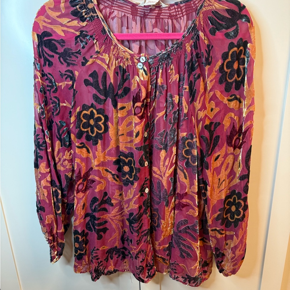 Sundance Blouse Elegant Floral Design